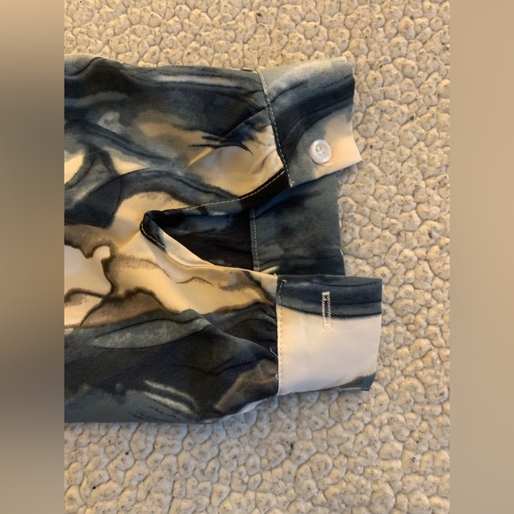 Long sleeve lightweight blouse. - Picture 2 of 3